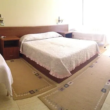 Akropoli Hotell Kryemëdhej