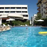 Akropoli 3* Kryemedhej