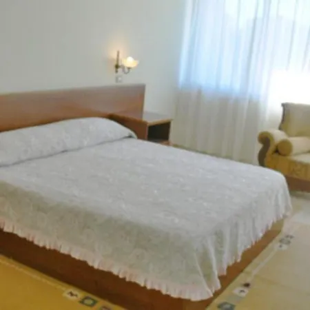 Akropoli Otel Kryemëdhej