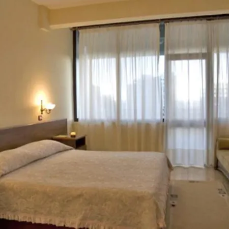 Akropoli Otel Kryemëdhej